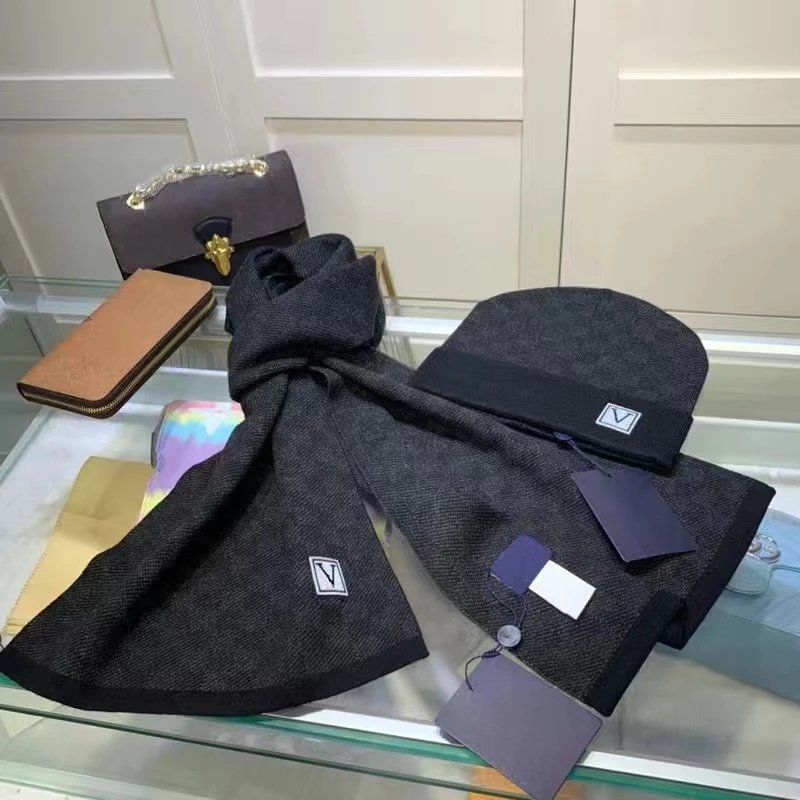 Louis Vuitton Néo Petit Damier Beanie & Scarf Set qc 1