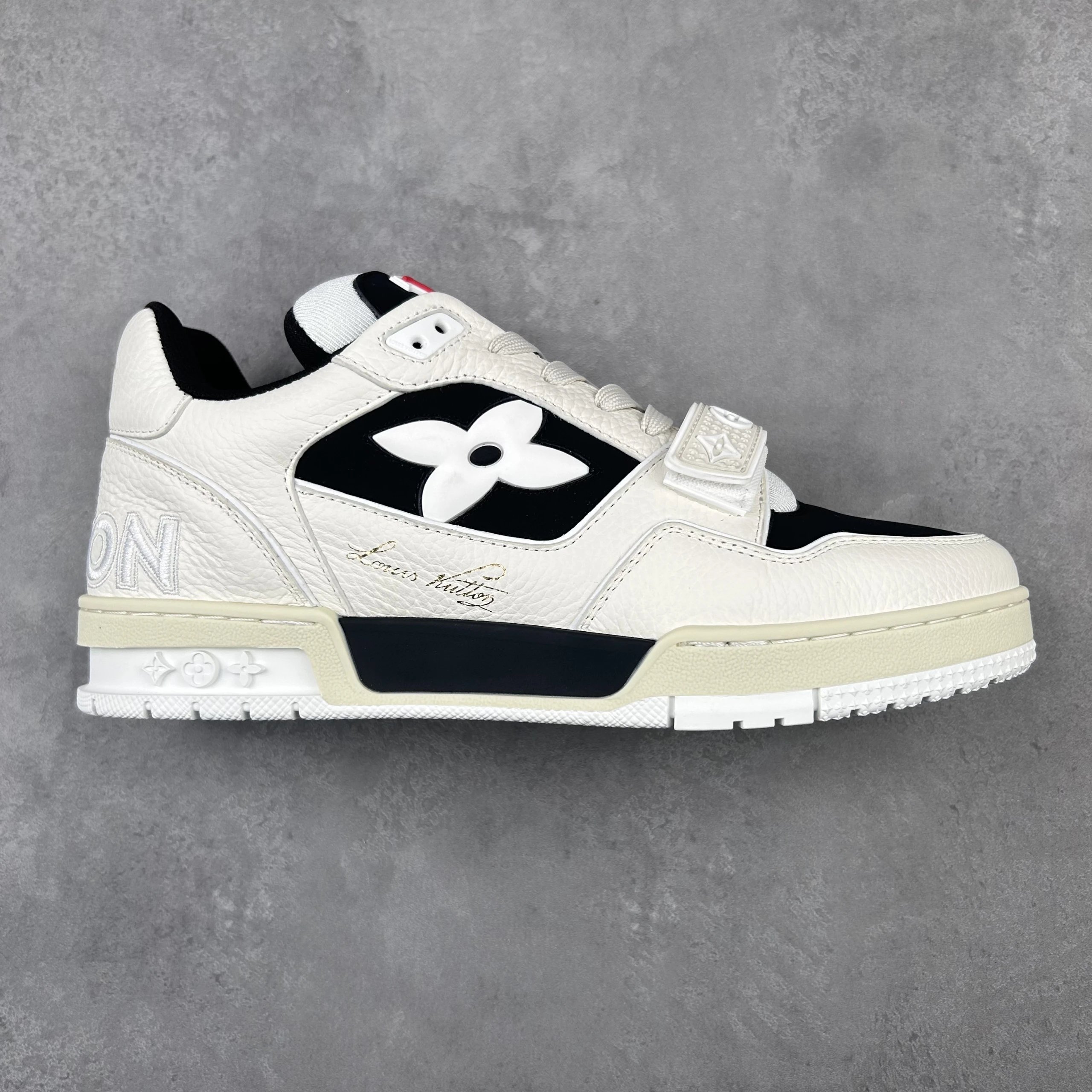 Louis Vuitton Trainer Velcro Strap qc 3
