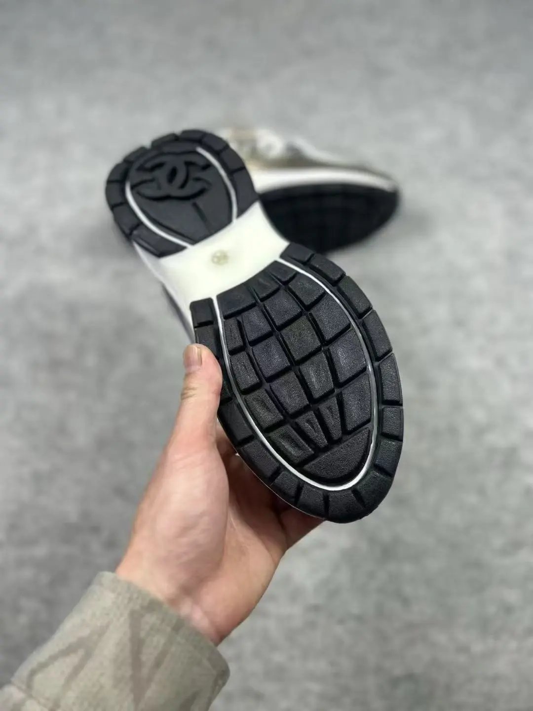 Chanel CC Logo Sneaker qc 4