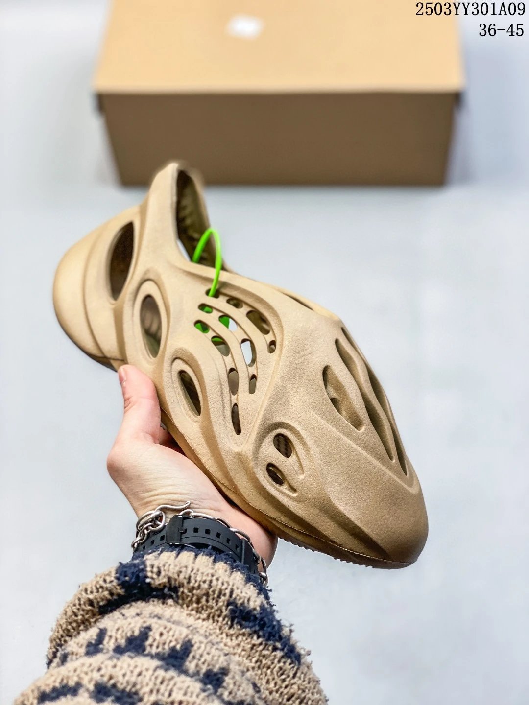 Adidas x Kanye West Yeezy Foam Runner qc 3