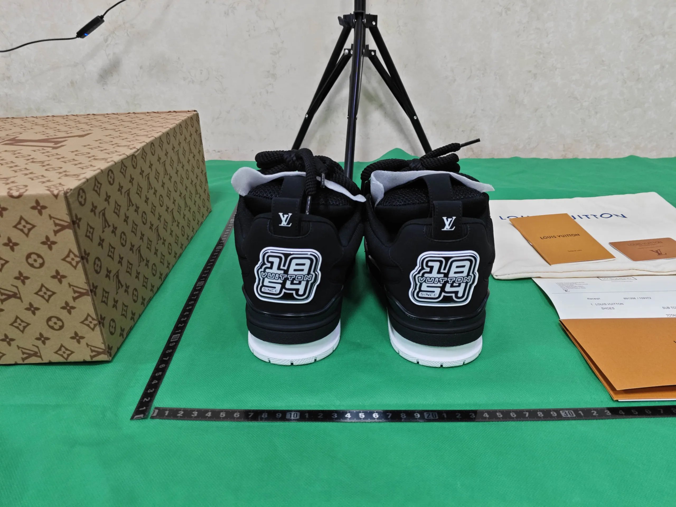 Louis Vuitton Trainer qc 8