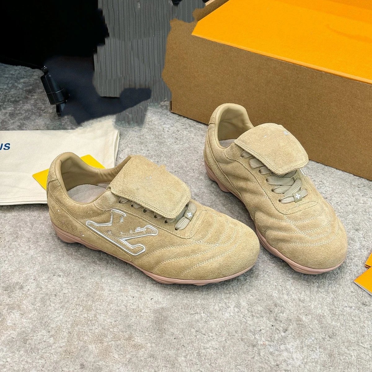 Louis Vuitton Footprint Soccer qc 3