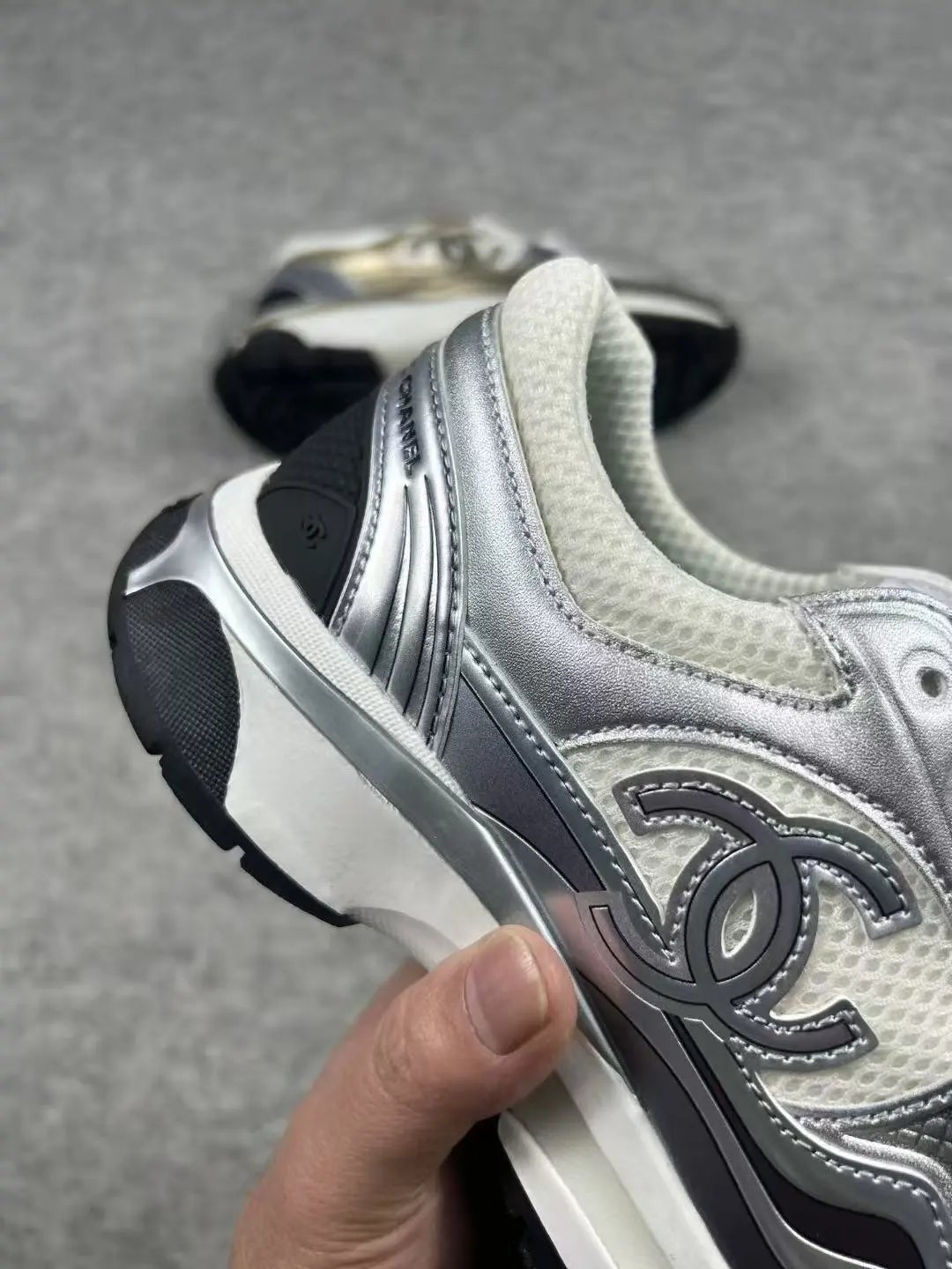 Chanel CC Logo Sneaker qc 1