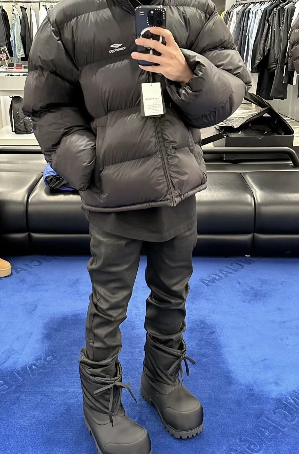 Balenciaga Unity Logo Cropped Puffer Black Down Jackets qc 2