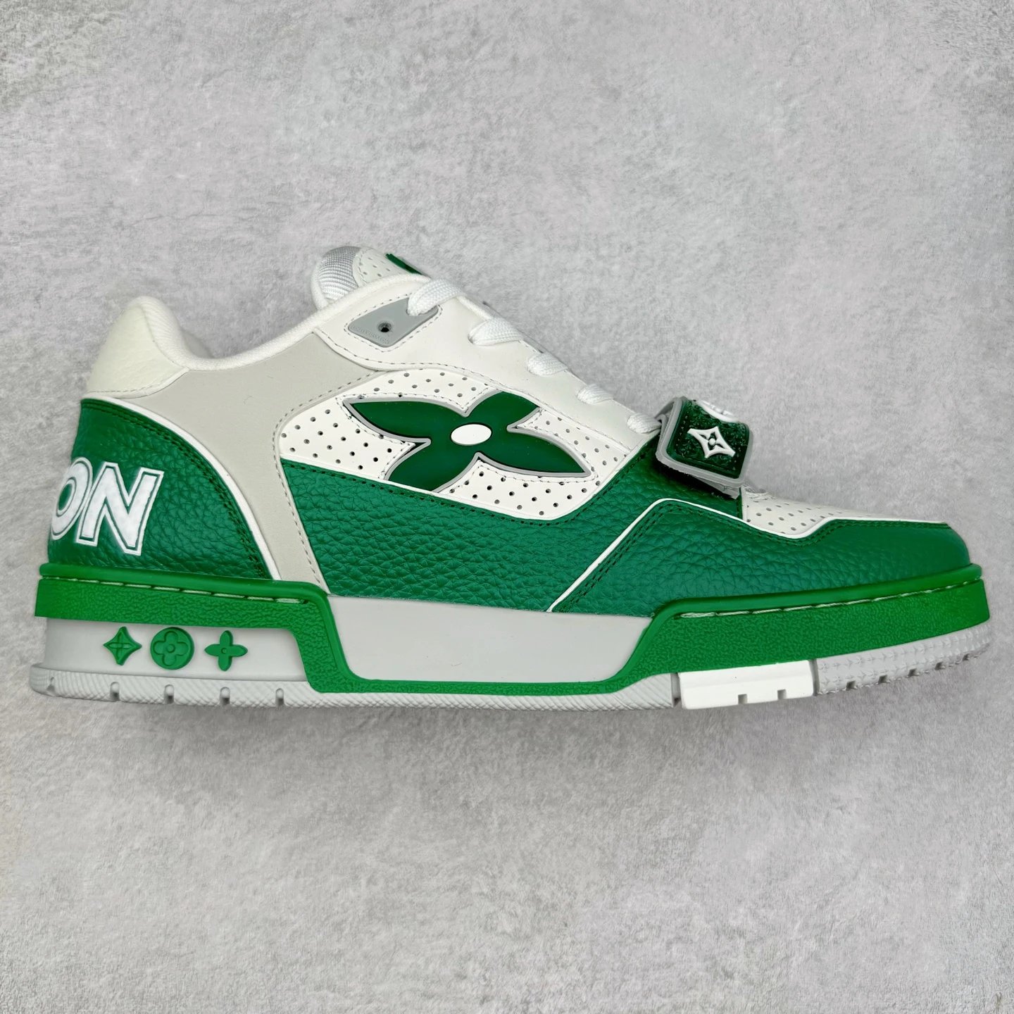 Louis Vuitton Trainer Velcro Strap qc 5
