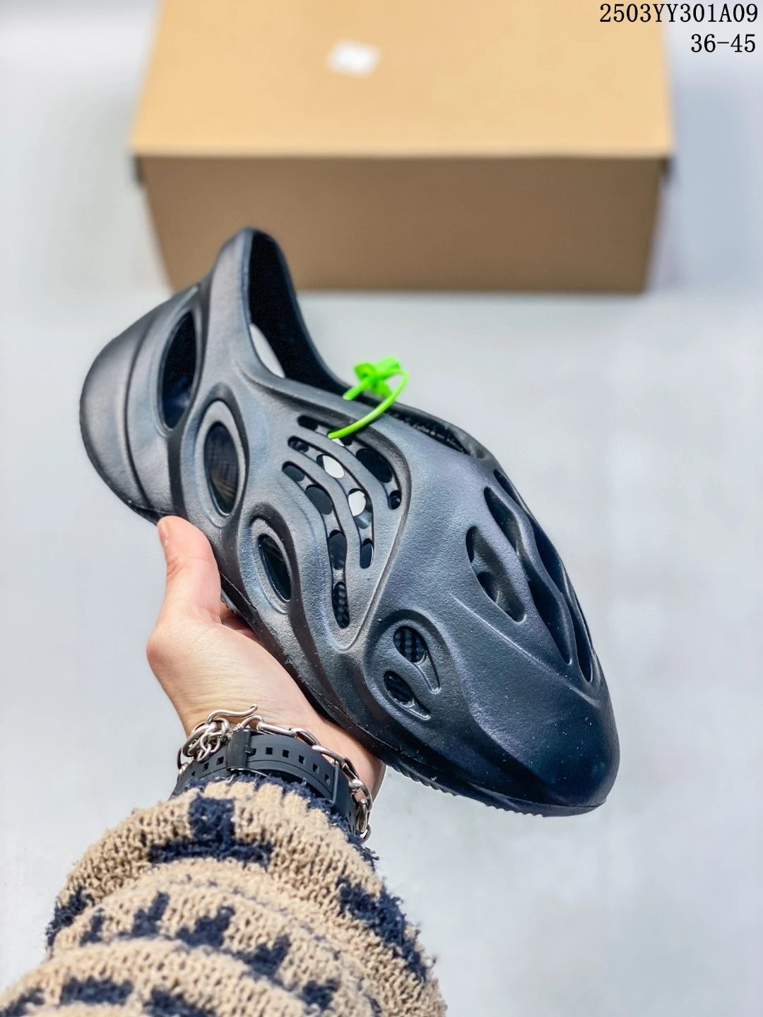 Adidas x Kanye West Yeezy Foam Runner qc 8