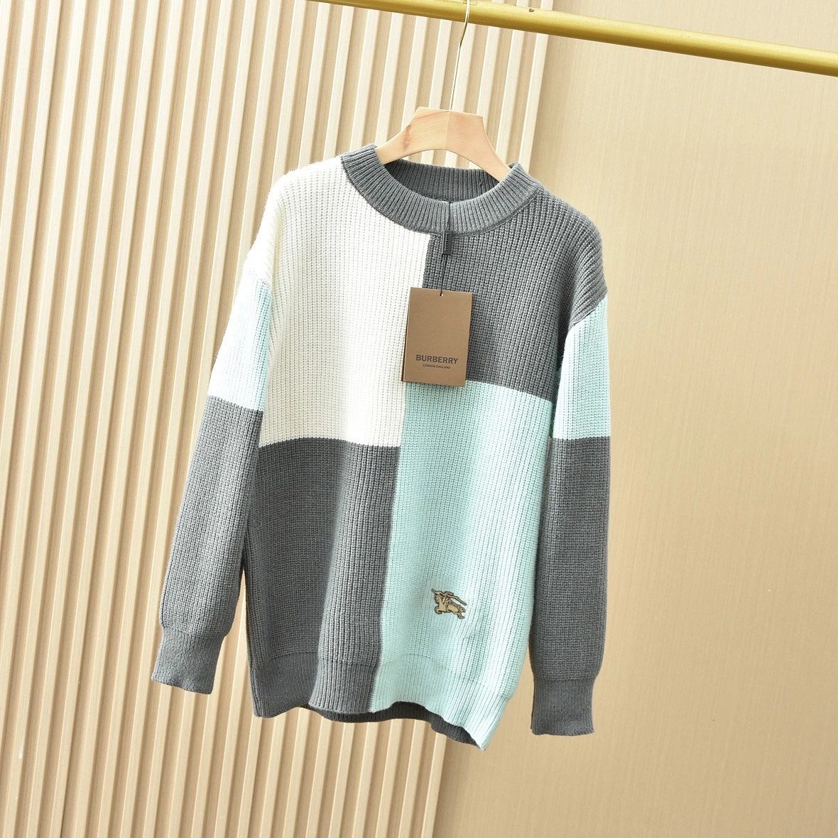 Burberry color-blocked sweater qc 2