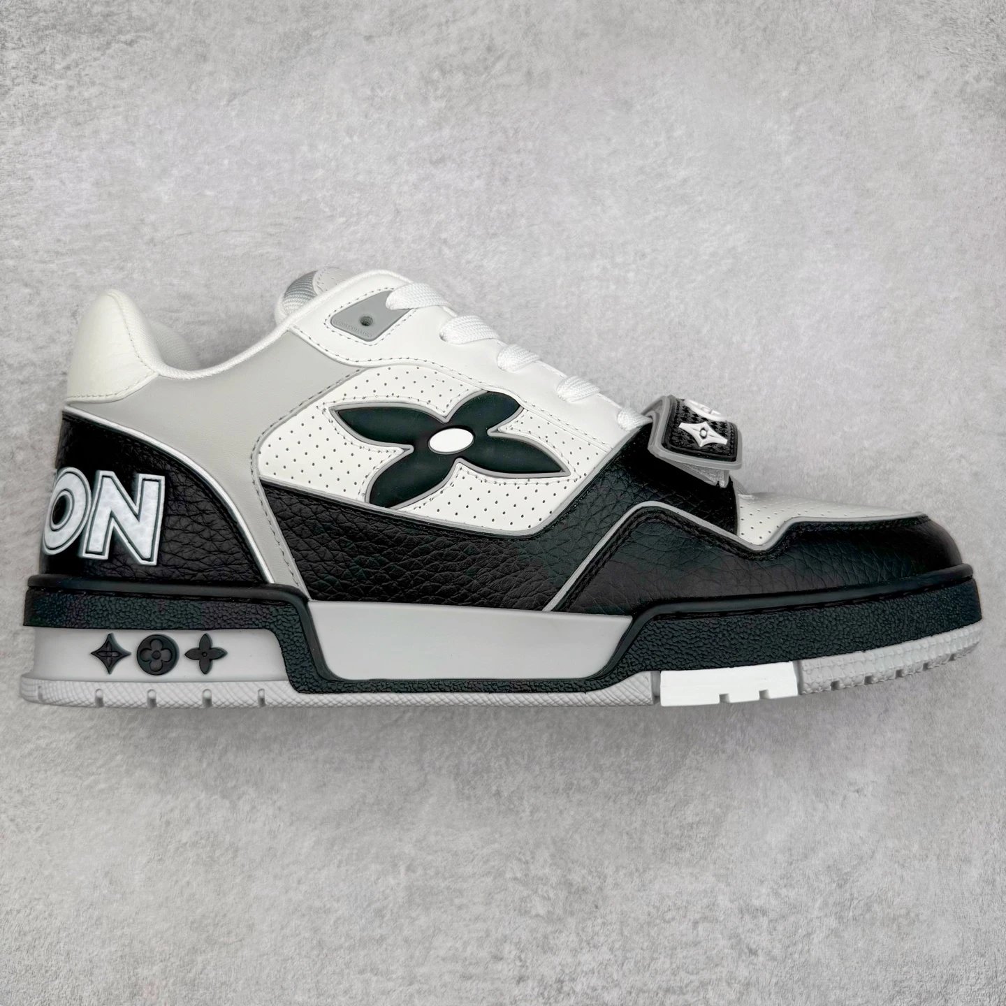 Louis Vuitton Trainer Velcro Strap qc 4