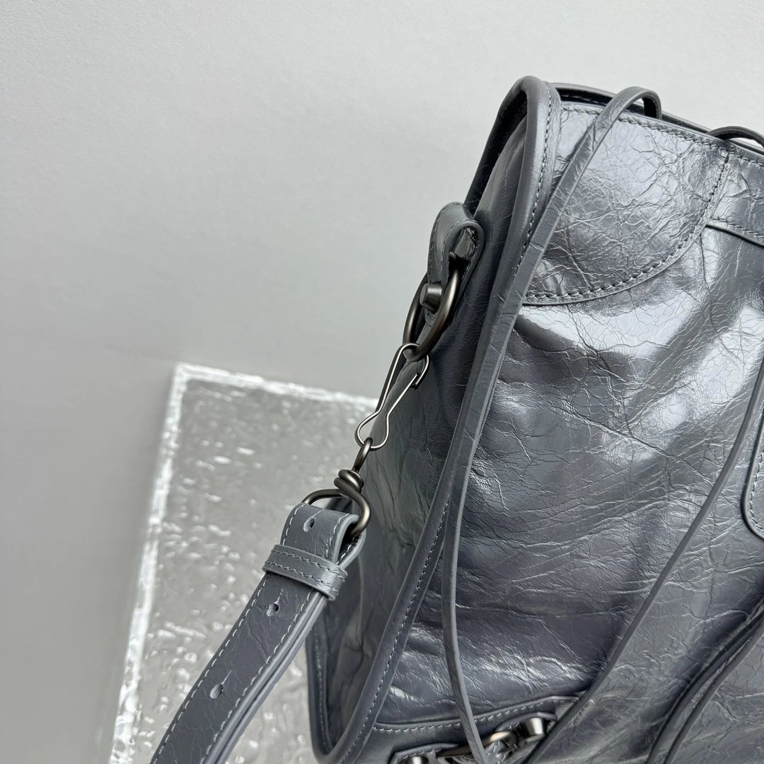Balenciaga Le City Medium Bag in Black Arena Lambskin qc 4