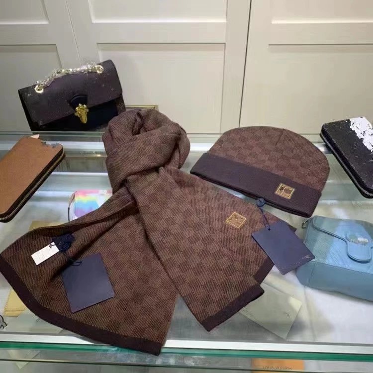 Louis Vuitton Néo Petit Damier Beanie & Scarf Set qc 2
