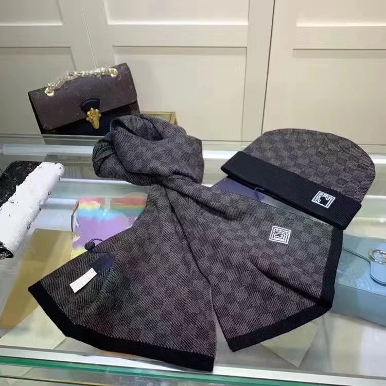 Louis Vuitton Néo Petit Damier Beanie & Scarf Set qc 3