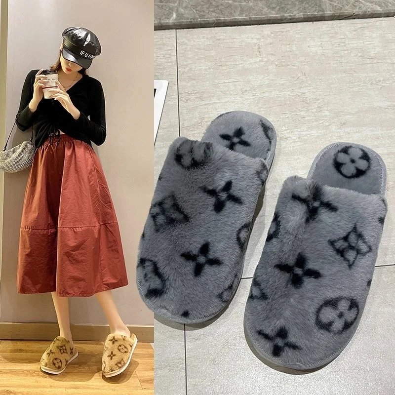 Louis Vuitton Patterned Plush Slippers qc 2