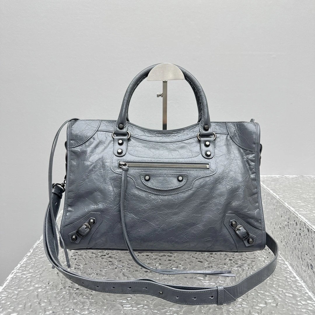 Balenciaga Le City Medium Bag in Black Arena Lambskin qc 3