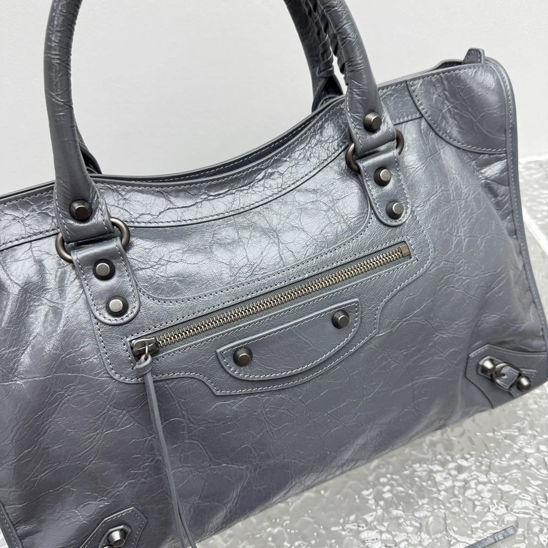 Balenciaga Le City Medium Bag in Black Arena Lambskin qc 6