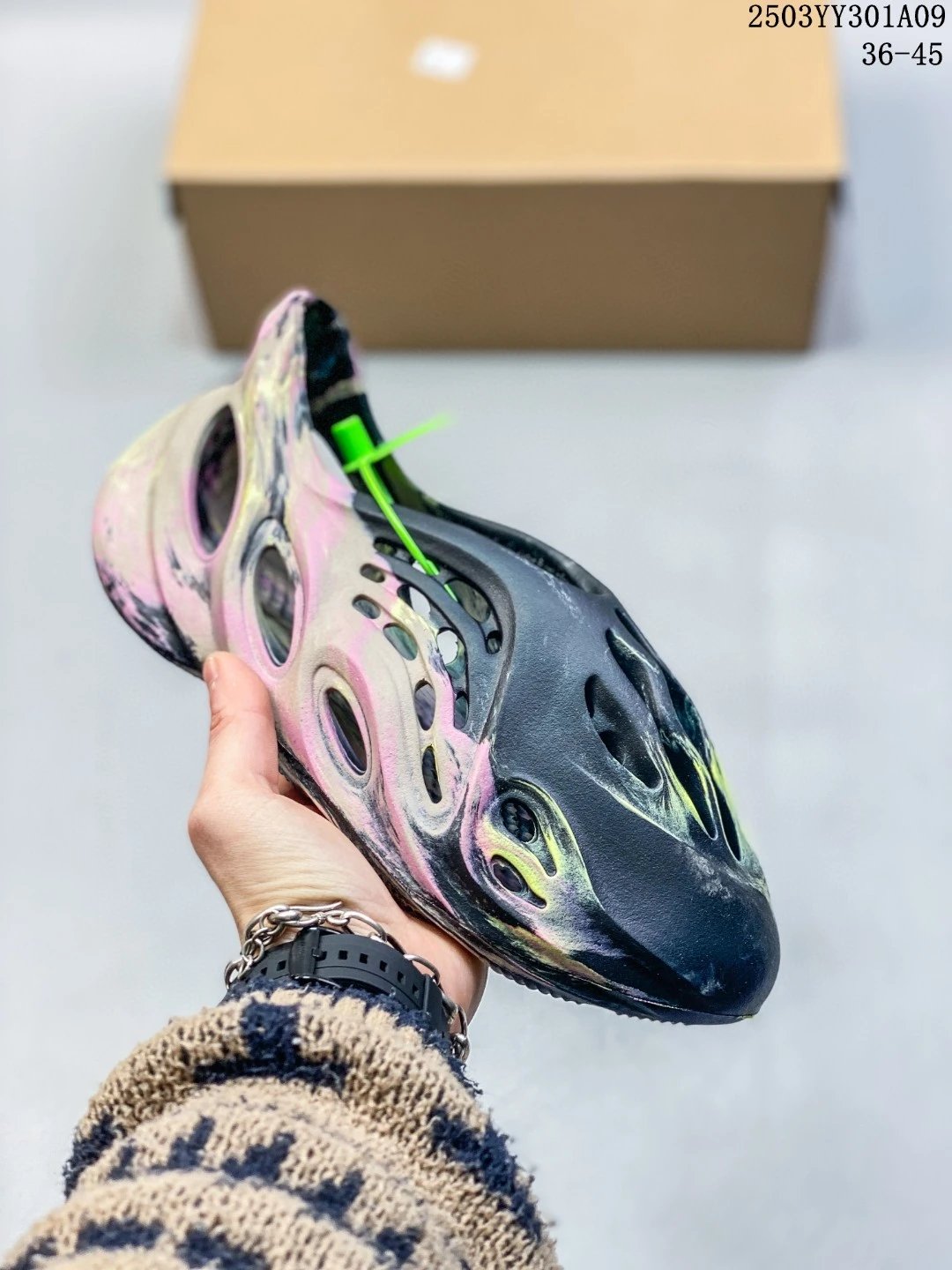 Adidas x Kanye West Yeezy Foam Runner qc 7
