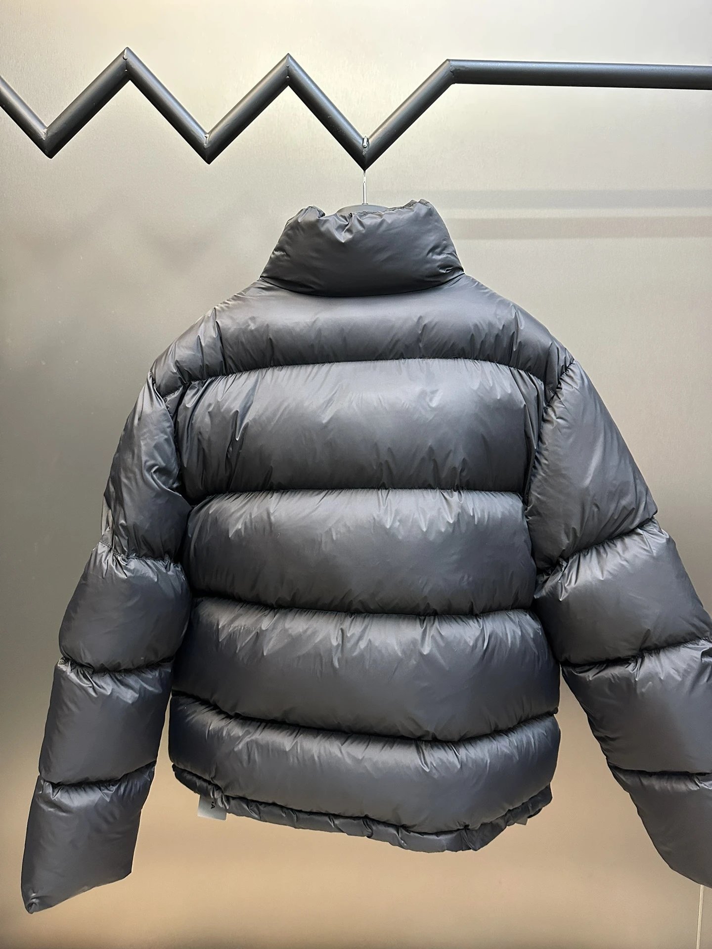 Balenciaga Unity Logo Cropped Puffer Black Down Jackets qc 1