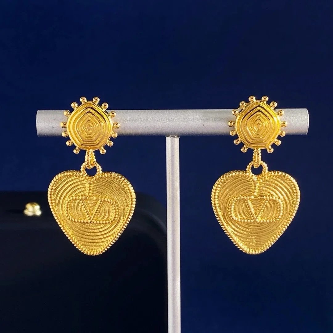 Valentino Garavani Fil Perdu Heart Earrings qc 2