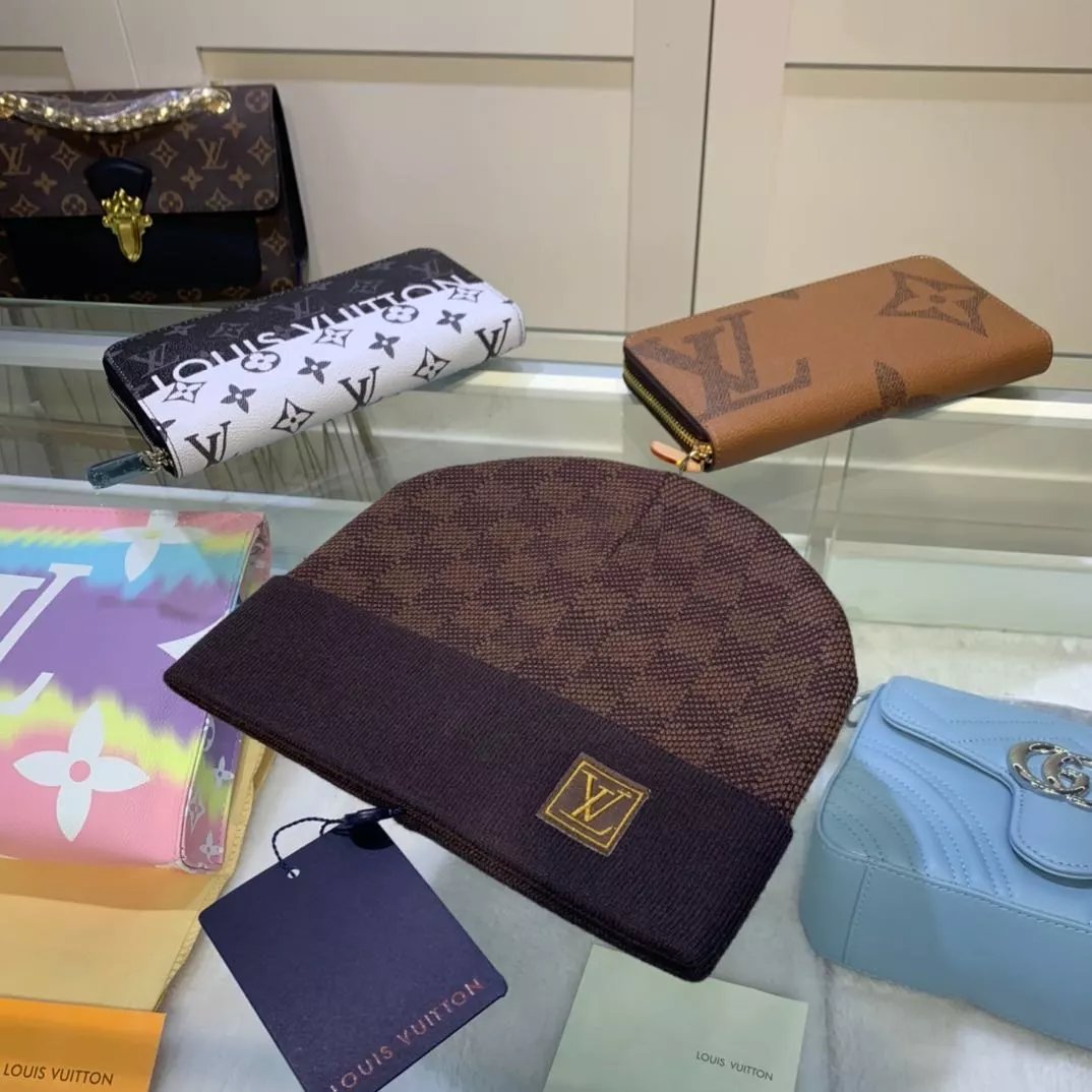 Louis Vuitton stylish brimless hat qc 4