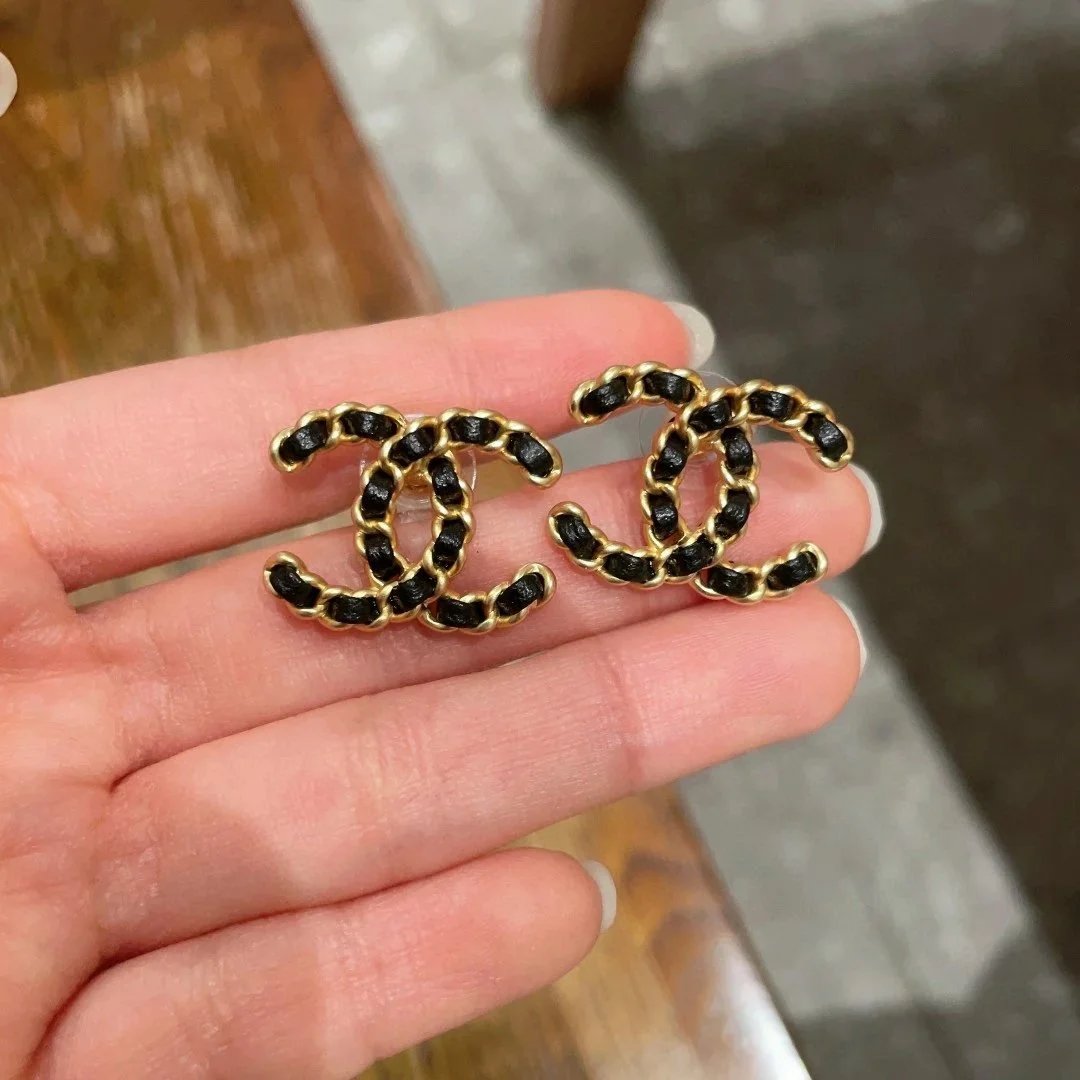Chanel CC Logo Chain Earrings qc 3