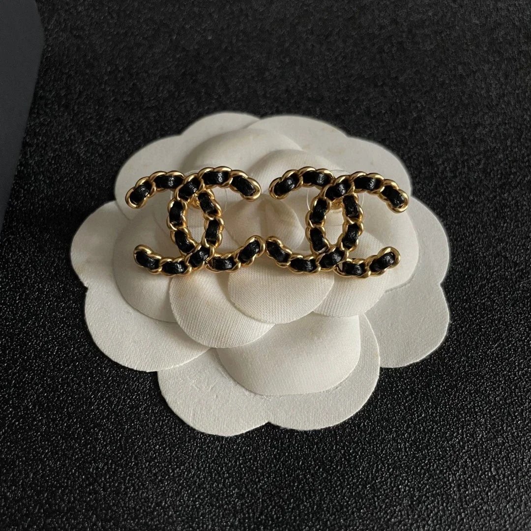 Chanel CC Logo Chain Earrings qc 4