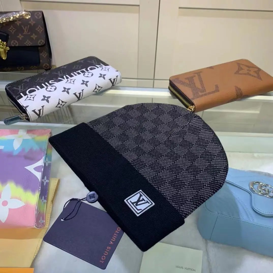 Louis Vuitton Néo Petit Damier knit hat qc 2