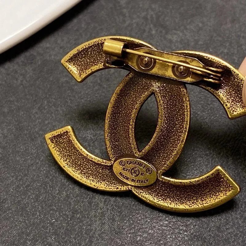 Chanel basic logo brooch qc 3