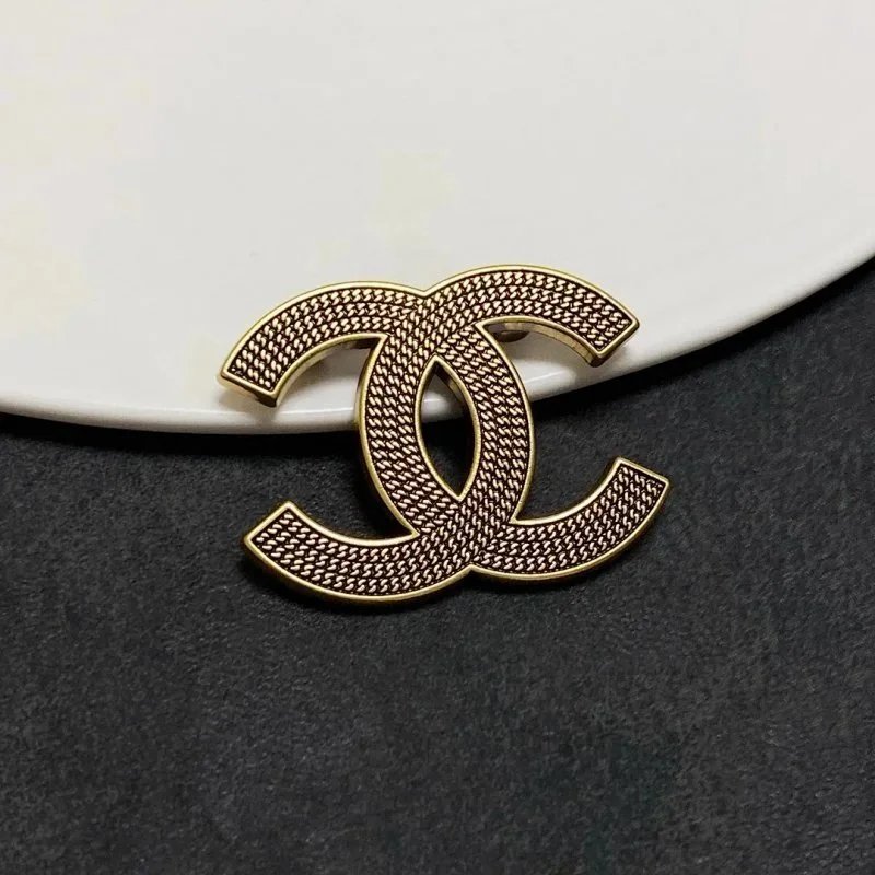 Chanel basic logo brooch qc 4