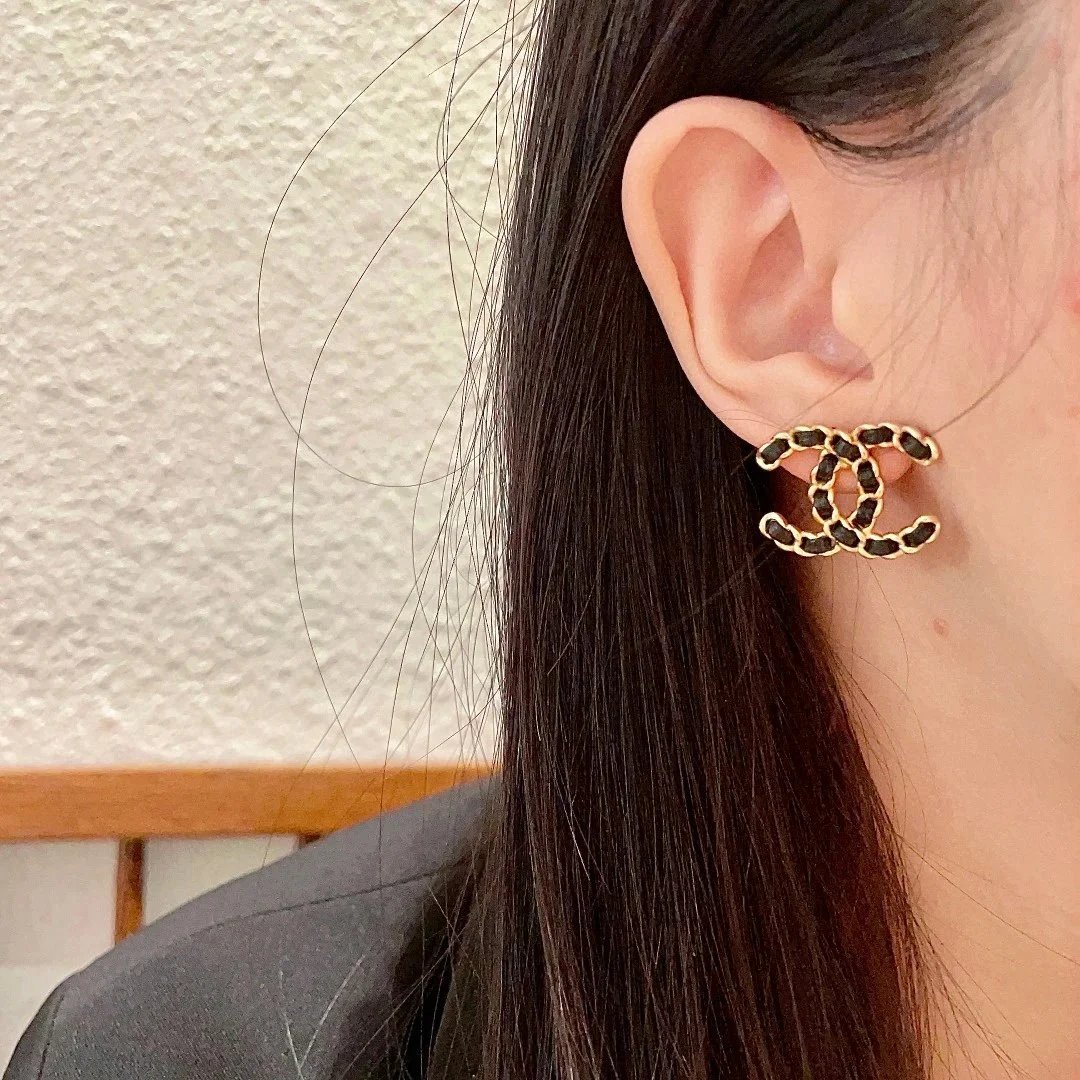 Chanel CC Logo Chain Earrings qc 2