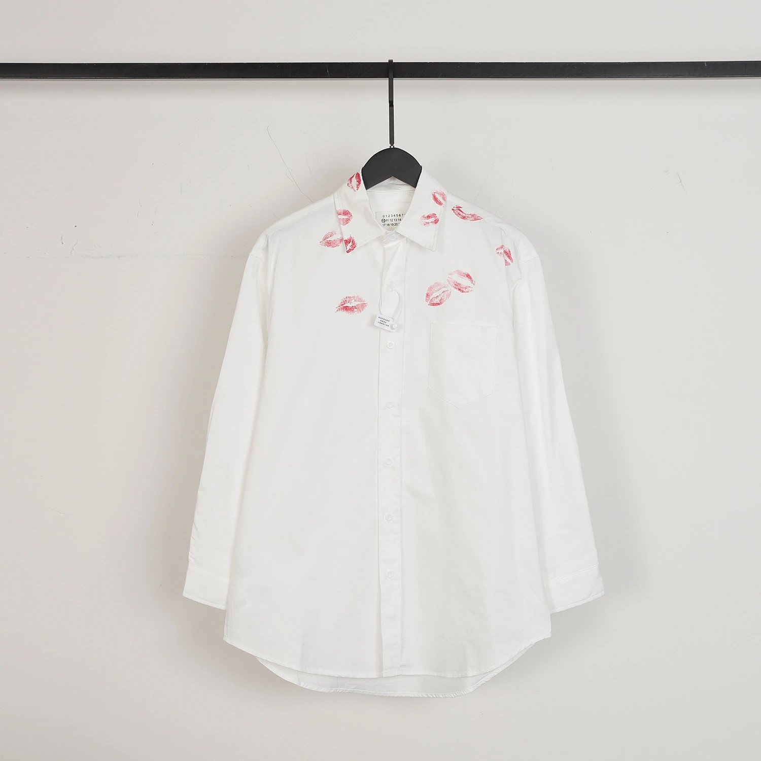 MM6 Maison Margiela White Kiss Print Long-Sleeve Shirt qc 2