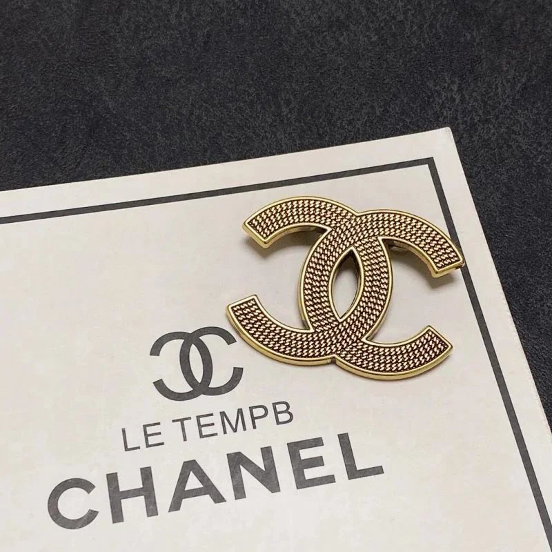 Chanel basic logo brooch qc 2