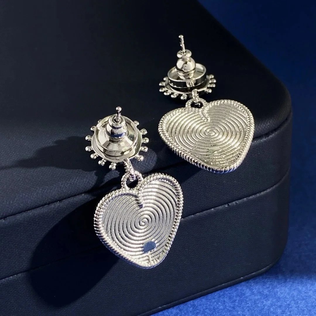 Valentino Garavani Fil Perdu Heart Earrings qc 1