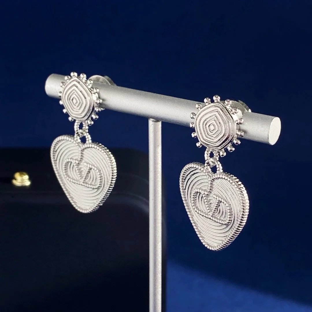 Valentino Garavani Fil Perdu Heart Earrings qc 4