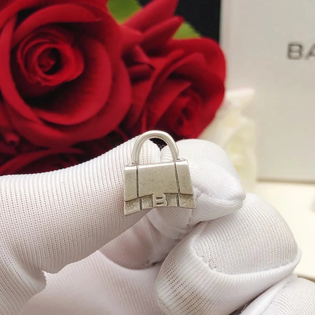 Balenciaga Hourglass Earrings qc 3