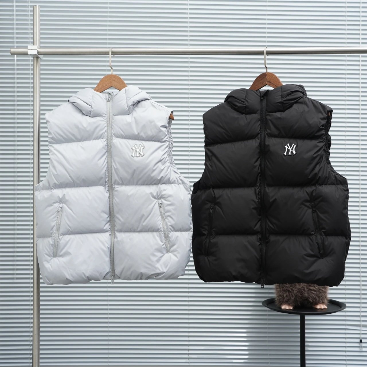 Hooded Puffer Vest qc 1