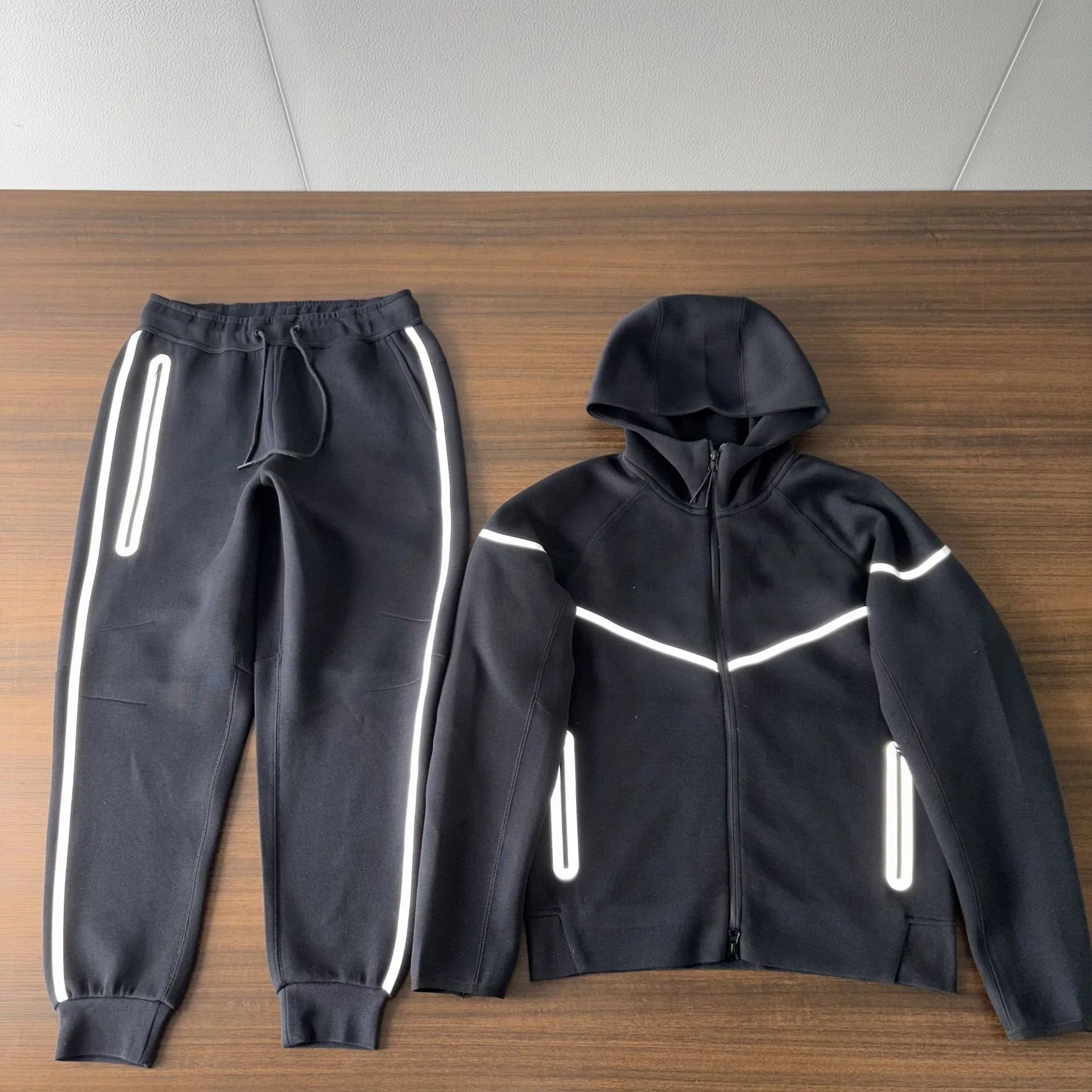 Nike Tech Fleece Tracksuit qc 1