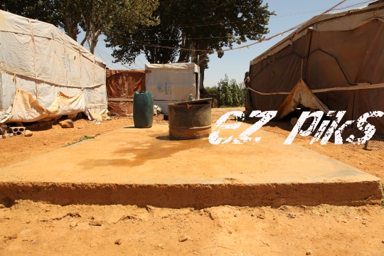 Inside a Qibb Ilyas refugee camp
