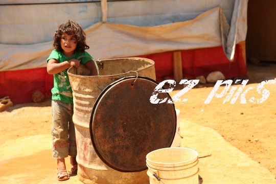 Child inside Qibb Ilyas refugee camp