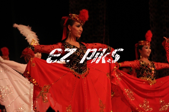 Xinjiang dance performance