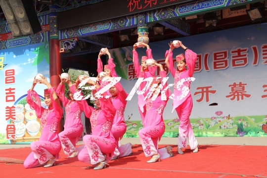 Performance in Xinjiang