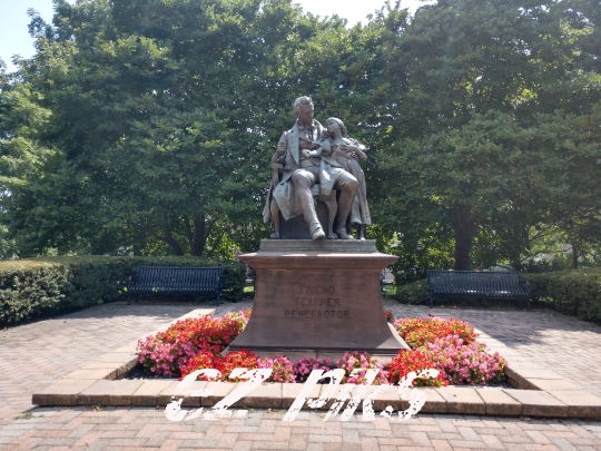 Thomas Hopkins Statue
