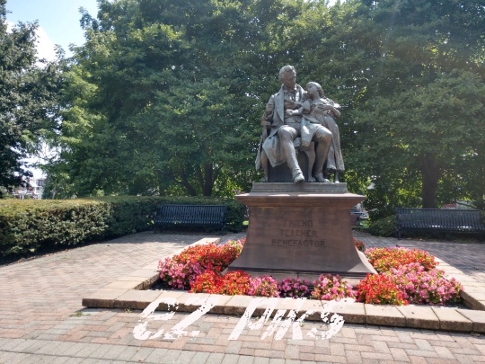 Thomas Hopkins Statue
