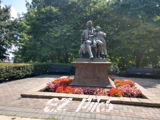 Thomas Hopkins Statue