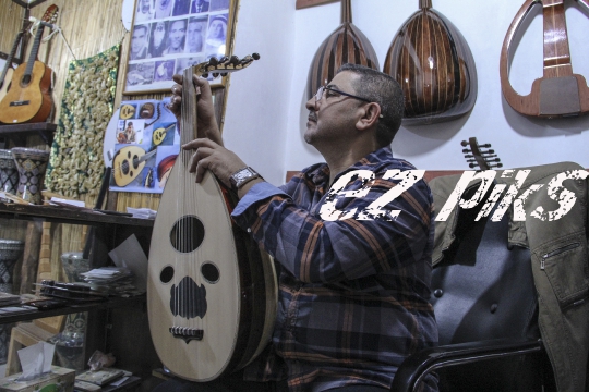 Arabian Guitar Maker