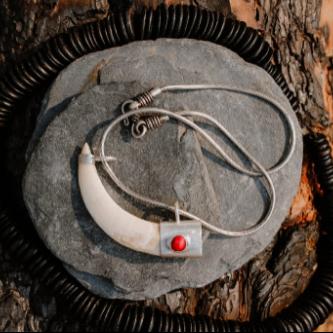 Choker Amuleto Dente de Javali