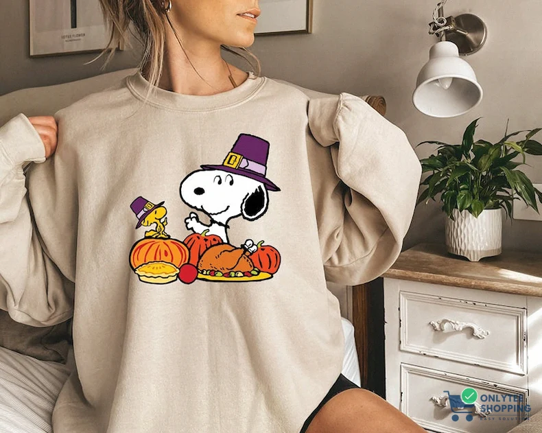 Onlytee - Fleece Sweatshirt - Snoopy Thanksgiving Peanuts Sweatshirt