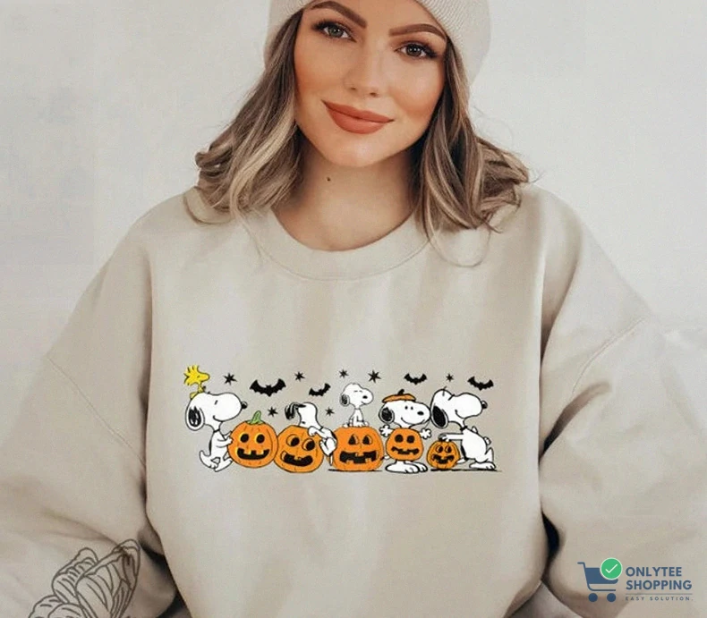 Onlytee - Fleece Sweatshirt - Retro Snoopy Halloween Shirt - Dog Autumn Pumpkin Sweatshirt - Vintage Snoopy Fall Shirt - Retro Halloween Hoodie - Fall Shirt - Peanuts Halloween