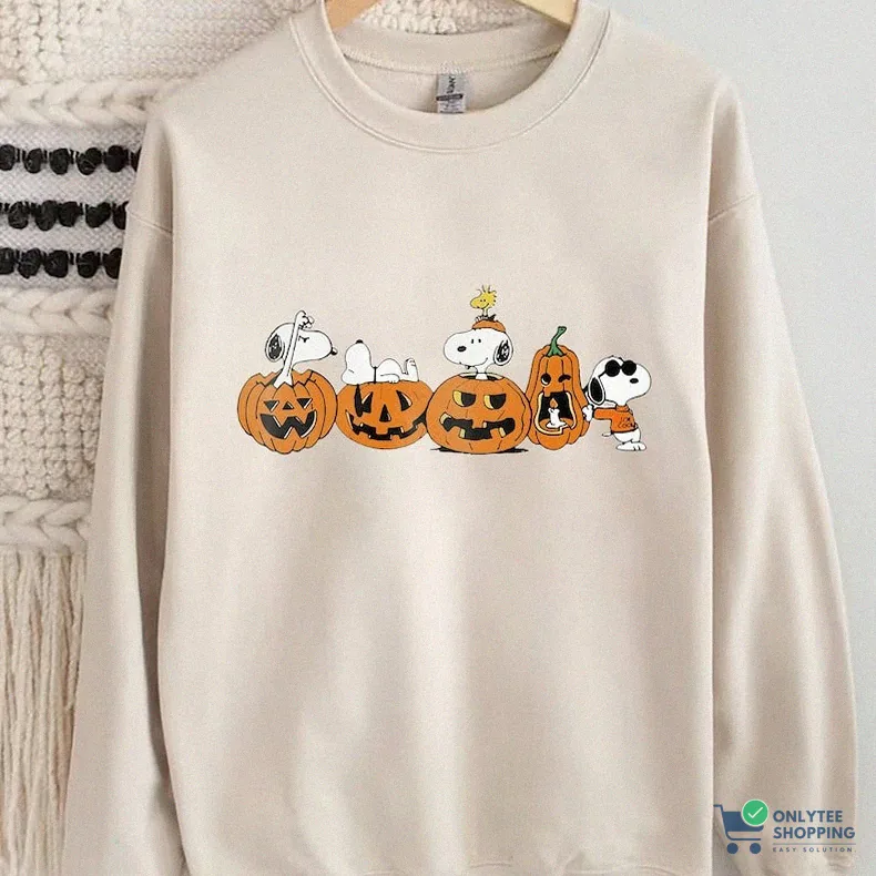 Onlytee - Fleece Sweatshirt - Retro Snoopy Halloween Sweatshirt - Dog Autumn Pumpkin Sweatshirt - Vintage Snoopy Fall Shirt - Retro Halloween - Fall Shirt - Peanuts Halloween