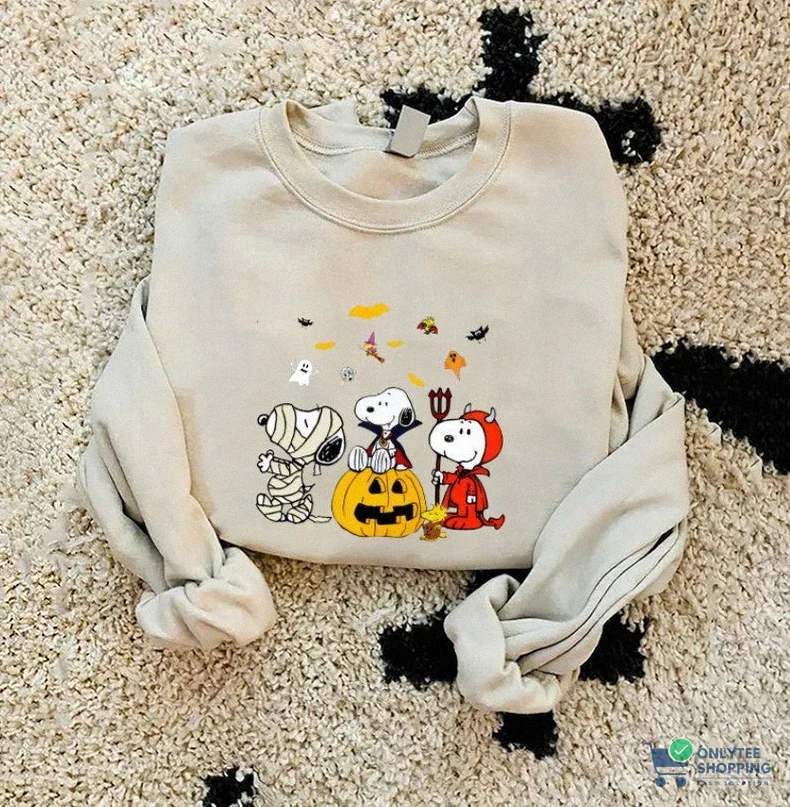 Onlytee - Printed T - Shirt - Dog Autumn Pumpkin Unisex T - Shirt - Retro Snoopy Halloween Shirt - Vintage Snoopy Fall Shirt - Pumpkins Shirt - Peanuts Halloween - Fall Shirt