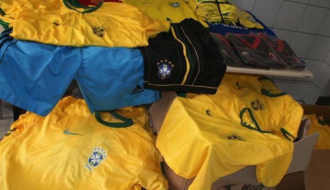 650x375_camisas-falsas-copa-do-mundo_1416364