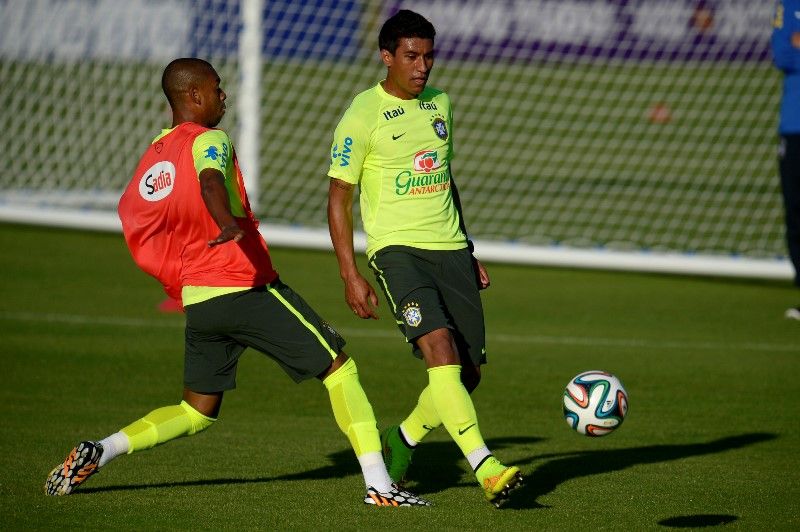 Paulinho treina na Granja Comary nesta quarta-feira